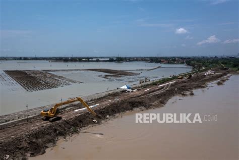 Progres Perbaikan Tanggul Sungai Wulan Di Demak Republika Online