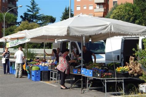 Mercato Del Sabato Da Oggi Attivi Solo I Banchi Di Genere Alimentare