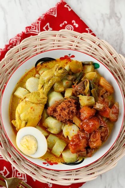 Premium Photo | Lontong Cap Go Meh Indonesian Lontong Syaur with ...