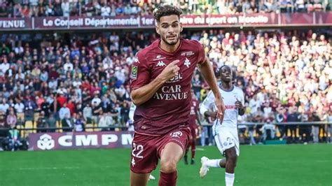 Kevin Guitoun Le Lat Ral Droit Alg Rien Du Fc Metz Brille Avec Un But