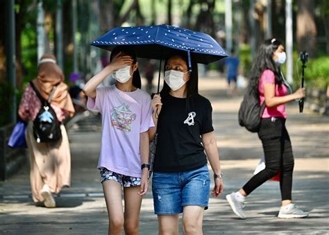 Hong Kong Sees First Very Hot Weather Warning Of Hong Kong News