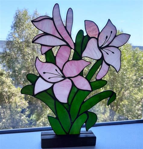 Lily Stained Glass Window Decor Pink Flowers Suncatcher Etsy【2021】 ステンドグラスの花 ステンドグラスのパネル