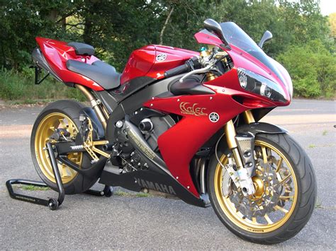 Image Result For Red R1 Gold Wheels Yamaha R1 Super Bikes Yamaha Yzf R1