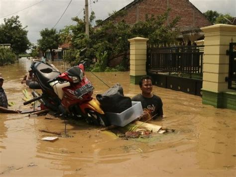 Banjir Terjang Bareng Jombang Usai Hujan Akibatkan Sungai Meluap