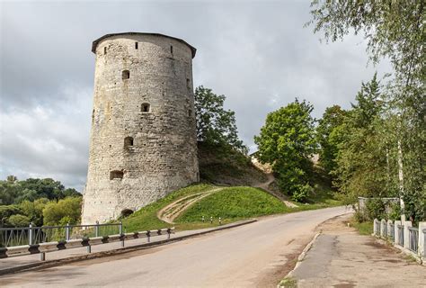 Гремячая башня, её легенды и тайны