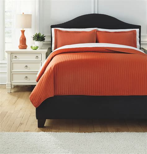 Raleda 3 Piece Queen Coverlet Set Orange