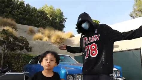 Snoop Dogg shows he is a cool grandfather after bringing grandson to ...