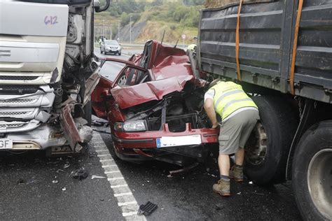 Fotos Espectacular accidente en la autovía Minera El Comercio