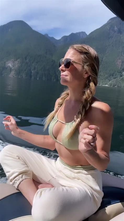 Leann Rimes Pokies In Bikini On A Boat 5 Photos The Fappening