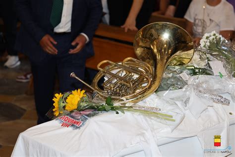 Funerali Giovanbattista Cutolo Napoli Saluta Il Giovane Musicista