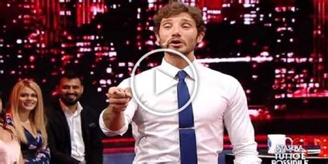 VIDEO Stefano De Martino Arriva La Tegola Lavorativa Fuori Da Due