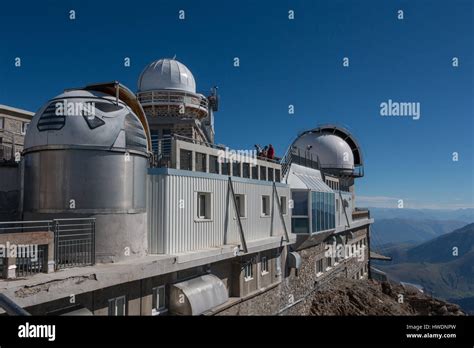 observatoire du pic du midi banque dimage   alamy