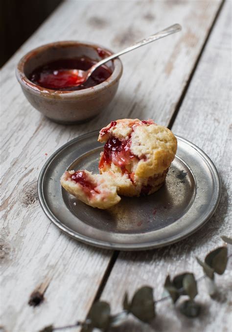 Muffins Au Yogourt Fraises Farcis La Confiture Trois Fois Par