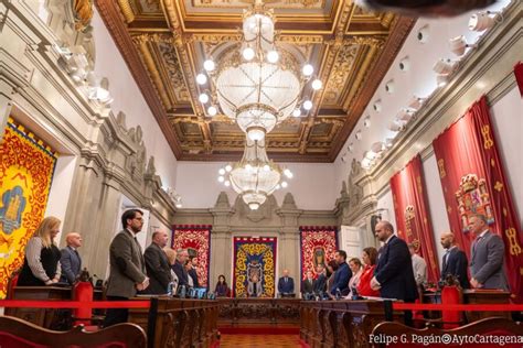 El Pleno Guarda Un Minuto De Silencio En Recuerdo Del Exalcalde Juan