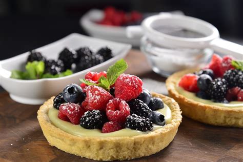 Tarta De Frutos Del Bosque Con Chocolate Blanco