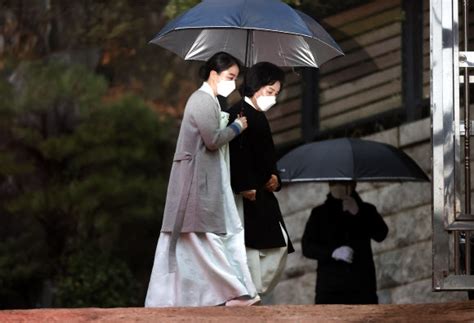 포토 정주영 20주기 제사 참석하는 노현정 서울신문