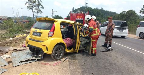 Suami Isteri Maut Anak Cedera Kereta Bertembung Bas Berita Harian