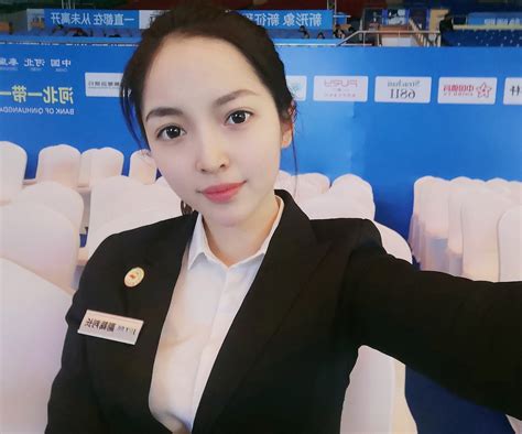 Thời đại hot girl đến trọng tài bida cũng xinh như minh tinh Thế này thì tuyển thủ mất tập