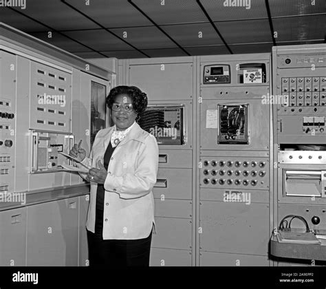 Mary Jackson En El Trabajo En 1958 Mary Jackson De La Nasa Se