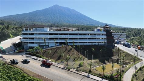 Gubernur Koster Bangun Gedung Parkir Area Manik Mas Di Besakih Bali