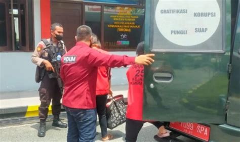 Personel Polresta Palangka Raya Amankan Pemindahan Tahanan Sesuai SOP