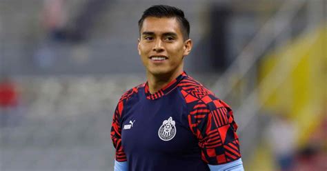 Operan con éxito a Raúl Rangel y esperan su regreso en Chivas