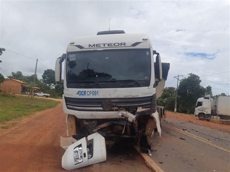 Colisão entre carro de passeio e carreta deixa um morto na BR 226 no