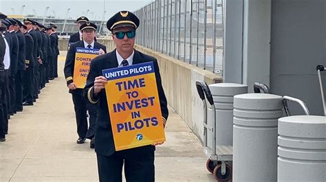 United Airlines Pilots Hit The Picket Line In Cleveland