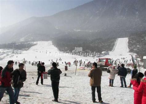 Skiing in Chengdu Xiling Snow Mountain - Chengdu Xiling Snow Mountain ...