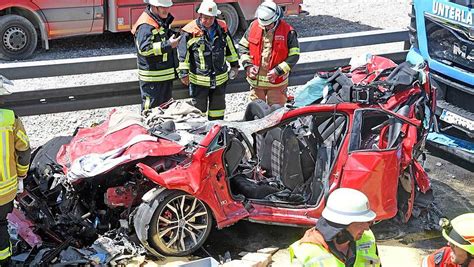 Unfall Auf A99 Schwerer Unfall Mit Mehreren Verletzten Auf A99 Lange