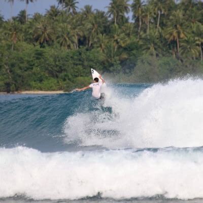 Jovem promessa do surfe baiano segue para novas experiências no Havaí e