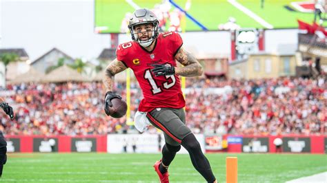 Bucs training camp notebook, Day 7: Veterans dominate news day