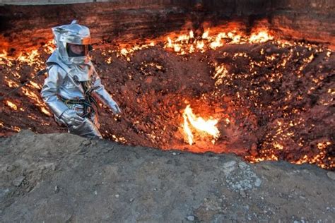 冒險家勇闖土庫曼斯坦「地獄之門」火焰坑 ＊ 阿波羅新聞網