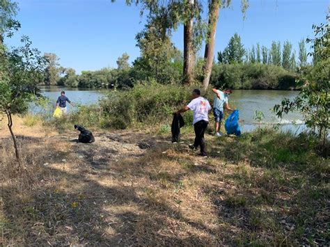 Voluntarios Participar N En El Proyecto M Contra La Basuraleza