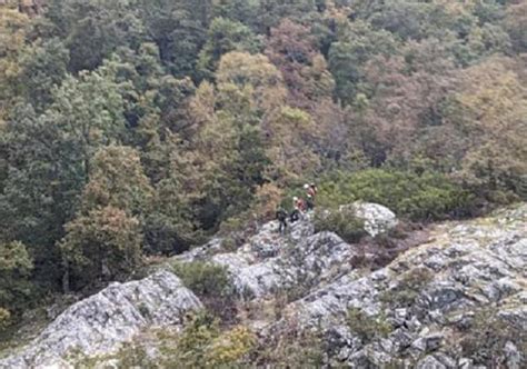 Sucesos Rescatan a un cazador herido tras una caída en una zona