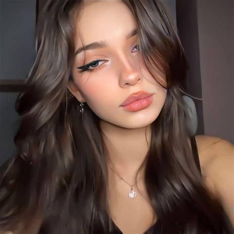 Pin By On Asko Pretty Brunette Elegant Hairstyles Hair Advice