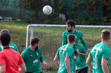 Fu Ball Bezirksliga B Blingen Calw Sv Deckenpfronn Will Sich