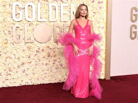 Golden Globe Awards 2024 Live Margot Robbie Dresses Up As Barbie