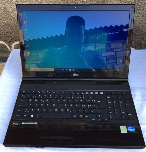 Ноутбук Fujitsu AH532
