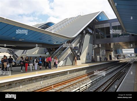 Reading railway station showing the new canopies and transfer bridge ...