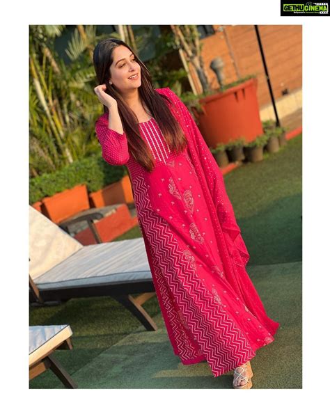 Dipika Kakar Instagram - Fill yourself with Grace!!! - Gethu Cinema