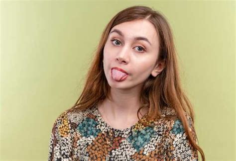 Почему на языке выскакивает прыщ - причины и способы устранения