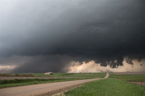 Rotating Wall Cloud In Supercell Near Hays Kansas 2048x1365 SkyPorn