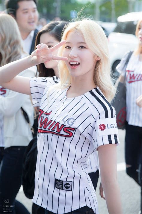 Here Are All The Times TWICE S Blonde Hair Lived In Our Heads Rent Free Koreaboo