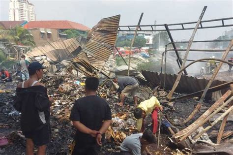 Kebakaran Di Penjaringan Puluhan Rumah Dan Lapak Barang Bekas Ludes