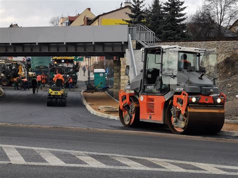 Budowa Drogi Pod Wiaduktem Na DK 79 W Chrzanowie Na Finiszu Kiedy