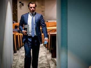 Thierry Baudet Met Paraplu Op Hoofd Geslagen Voor Start Van Lezing In