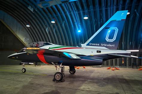 Lm Di Leonardo Sar Il Nuovo Aereo Delle Frecce Tricolori