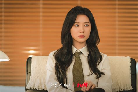 Rahasia Dibalik Transformasi Menakjubkan Kim Ji Won Dalam Queen Of