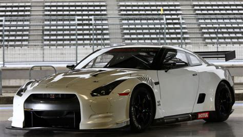 Nissan Releases New Specs & Images For FIA-GT1 GT-R Race Car